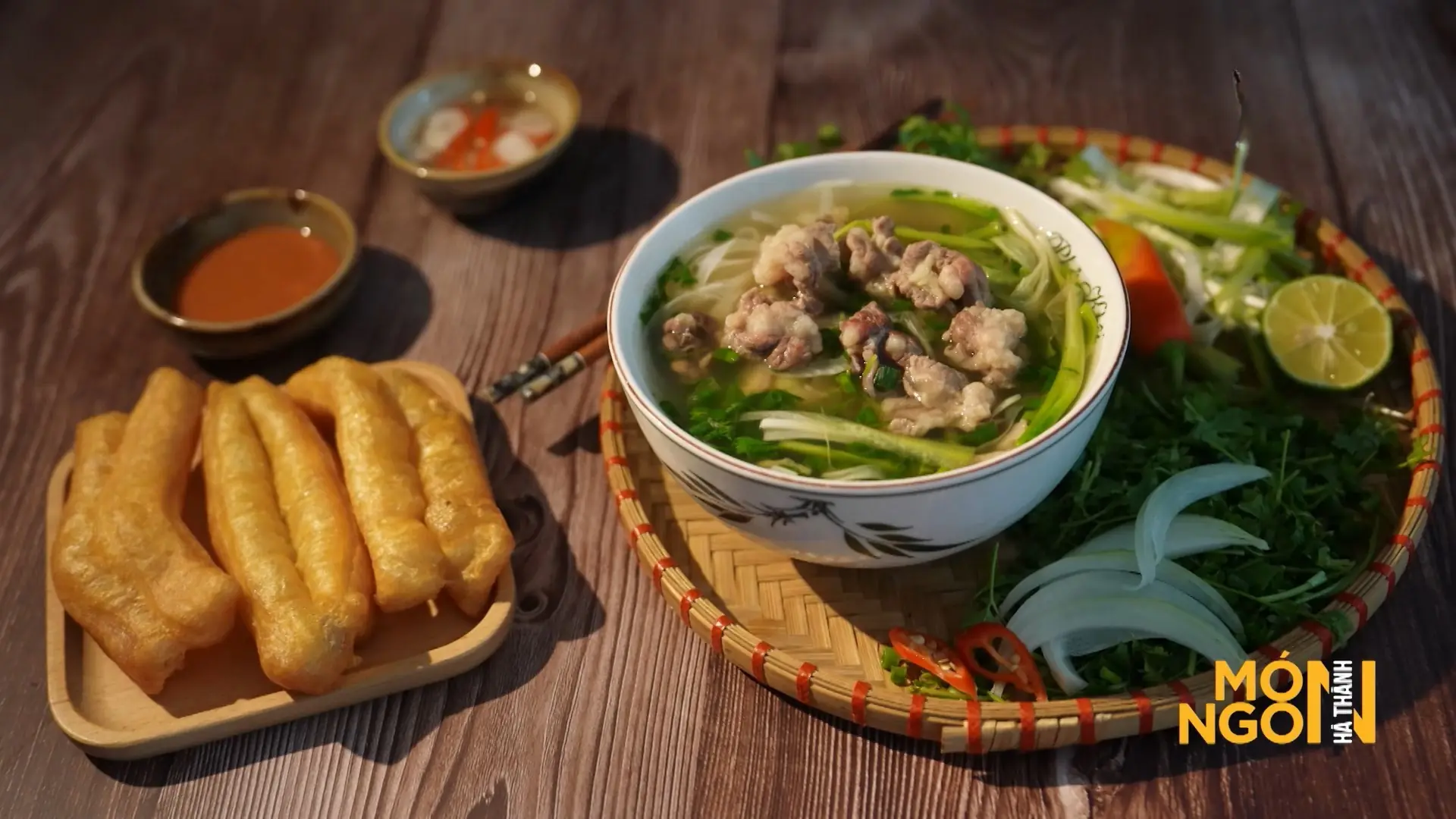 Phở gánh Hàng Chiếu: Lặng lẽ mở cửa chào sớm mai